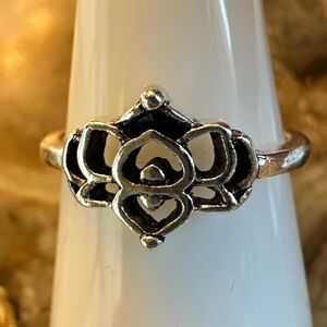 3214 Chic Silver Lotus Ring